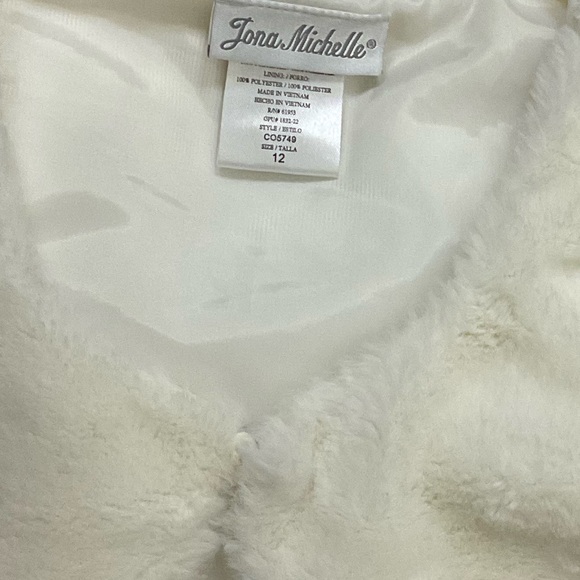 Like New Jona Michelle Girls sz 12 Ivory/gold holiday fancy party w/fur coat - Picture 2 of 7